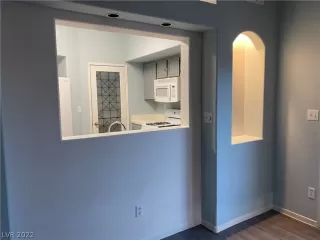 Photo #6: 2404235 Listing 