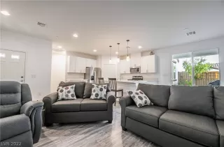 Photo #3: 2404250 Listing 