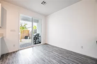 Photo #4: 2404250 Listing 