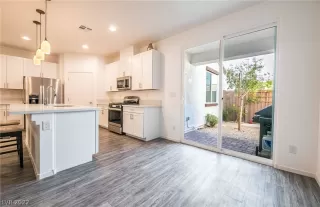 Photo #5: 2404250 Listing 