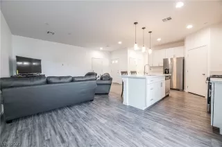 Photo #6: 2404250 Listing 