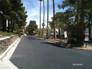 Photo #1: 2404251 Listing