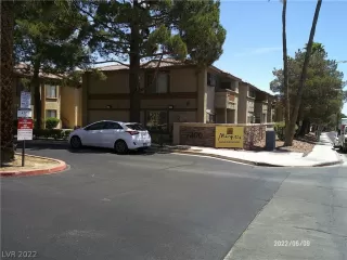 Photo #2: 2404251 Listing