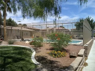 Photo #4: 2404251 Listing