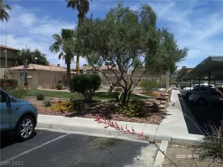 Photo #5: 2404251 Listing