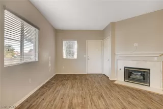 Photo #4: 2404257 Listing