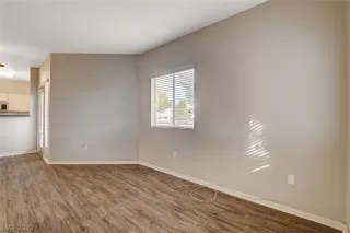 Photo #6: 2404257 Listing