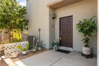 Photo #1: 2404261 Listing