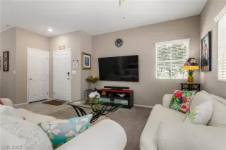 Photo #3: 2404261 Listing