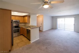 Photo #5: 2404277 Listing 