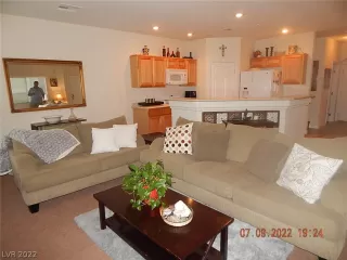 Photo #1: 2404282 Listing 