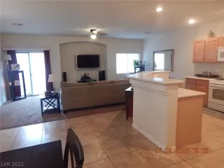 Photo #4: 2404282 Listing 