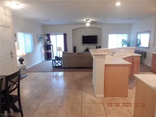 Photo #6: 2404282 Listing 