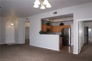 Photo #4: 2404291 Listing