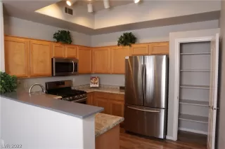 Photo #5: 2404291 Listing