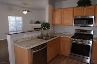 Photo #6: 2404291 Listing