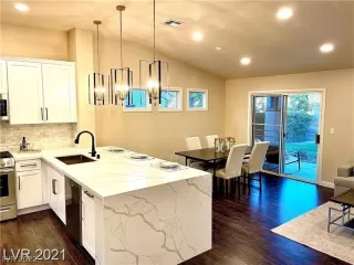 Photo #1: 2404326 Listing 