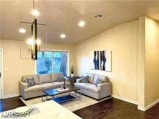 Photo #2: 2404326 Listing 