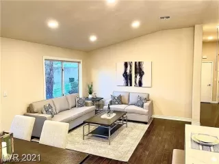 Photo #3: 2404326 Listing 