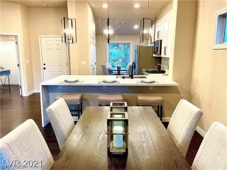 Photo #4: 2404326 Listing 