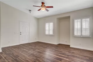 Photo #4: 2404342 Listing 