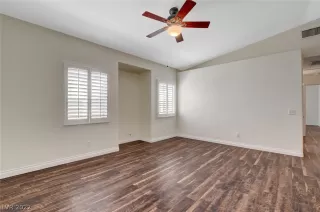 Photo #5: 2404342 Listing 