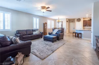 Photo #3: 2404346 Listing