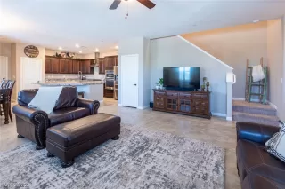 Photo #4: 2404346 Listing