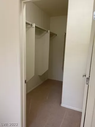 Photo #4: 2404362 Listing