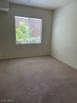 Photo #5: 2404362 Listing