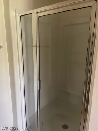 Photo #6: 2404362 Listing