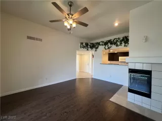 Photo #4: 2404381 Listing 