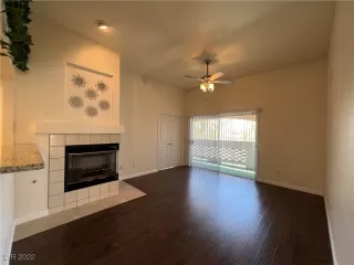 Photo #5: 2404381 Listing 