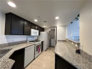 Photo #6: 2404381 Listing 