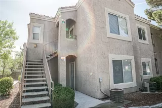 Photo #1: 2404388 Listing 