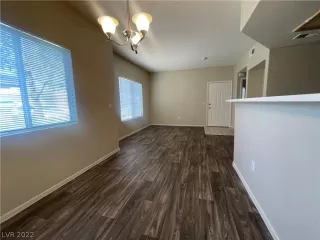 Photo #4: 2404388 Listing 