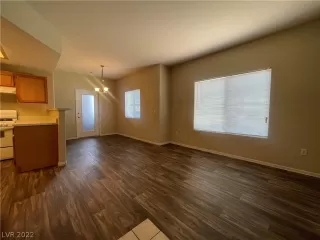 Photo #6: 2404388 Listing 