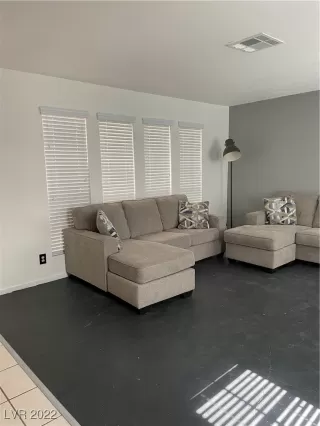 Photo #5: 2404437 Listing 