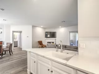 Photo #3: 2404478 Listing 