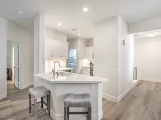Photo #6: 2404478 Listing 