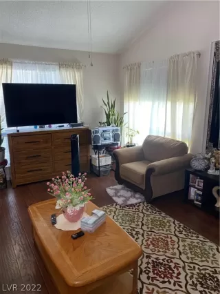 Photo #3: 2404483 Listing 