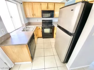 Photo #3: 2404484 Listing 