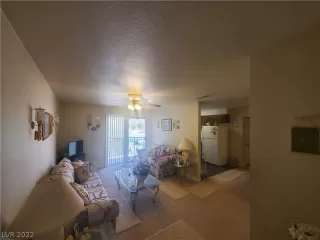 Photo #3: 2404487 Listing