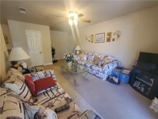 Photo #4: 2404487 Listing