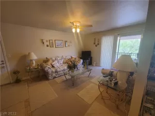 Photo #5: 2404487 Listing