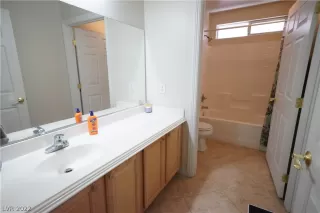 Photo #5: 2404495 Listing 