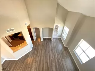 Photo #4: 2404521 Listing 