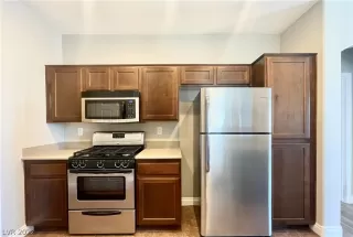 Photo #6: 2404521 Listing 
