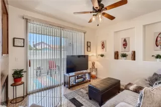 Photo #4: 2404534 Listing