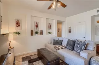 Photo #5: 2404534 Listing